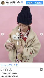 加藤清史郎と私物のぬいぐるみとの2ショット　※「加藤清史郎」インスタグラム