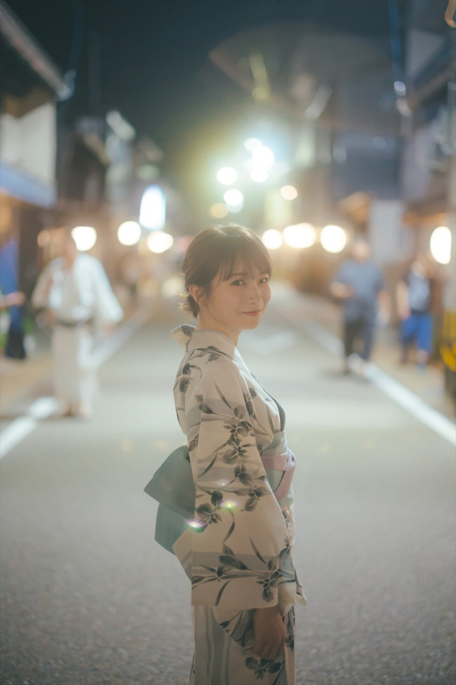 秋元真夏フォトブック『淡淡(あわあわ)』新規カット