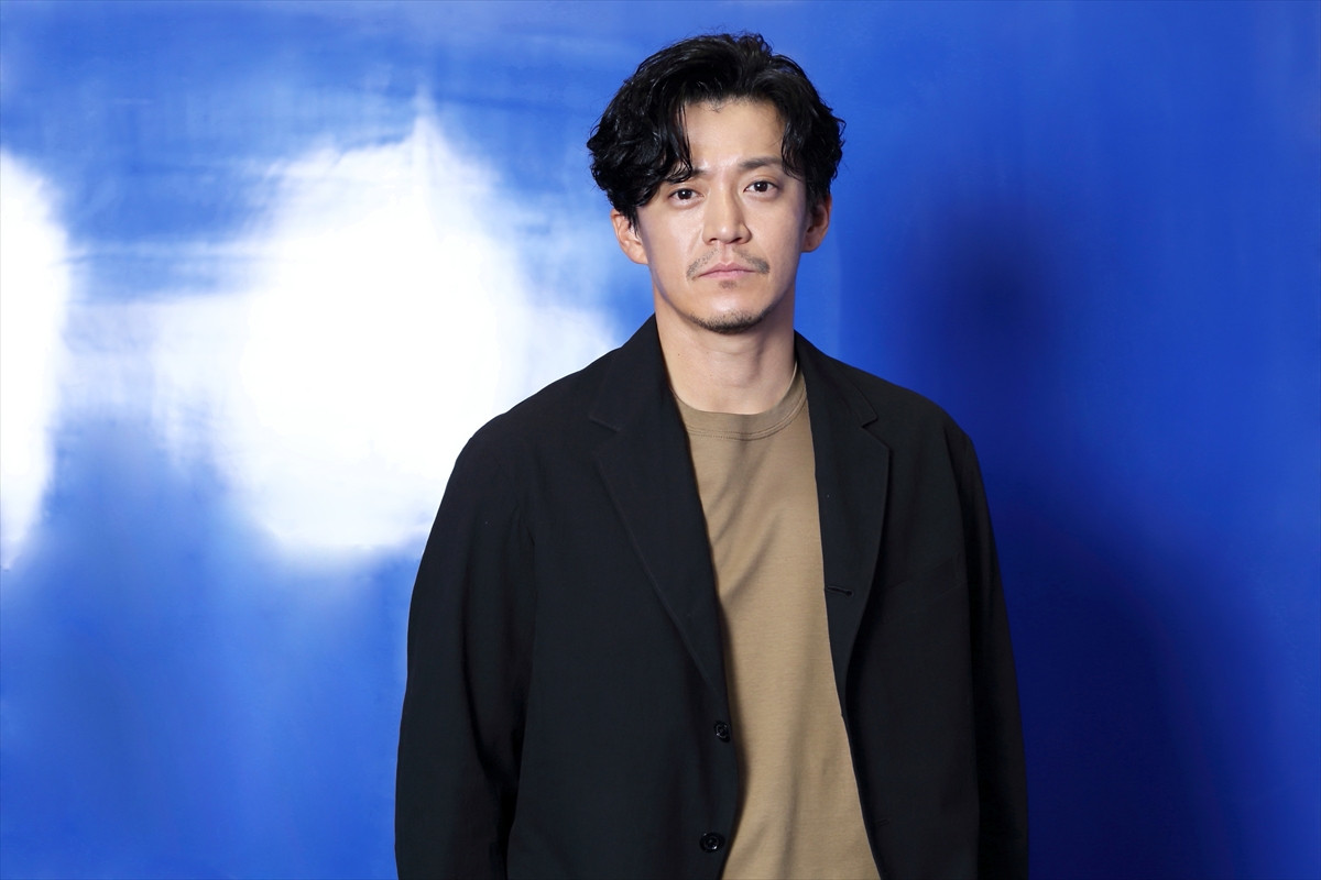 小栗旬、「彼らのモチベーションと志をちゃんと間違えずに伝えたい」　コロナ集団感染下の奮闘描く主演作に真摯な思い