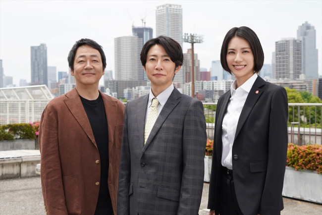 ドラマ『大追跡~警視庁SSBC強行犯係~』のクランクインを迎えた(左から)大森南朋、相葉雅紀、松下奈緒