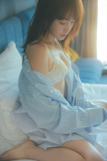 『川栄李奈1st写真集　youphoria』より