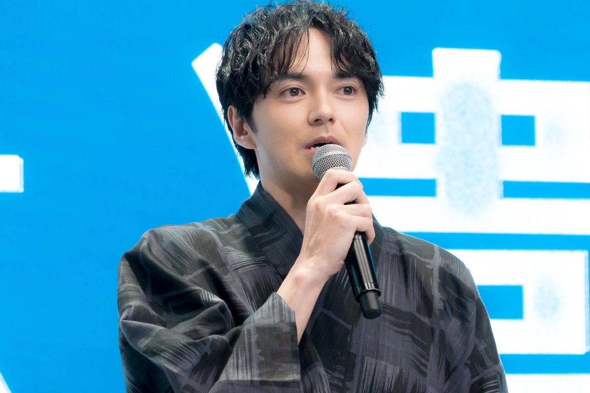 福原遥、生ウインク披露で照れ笑い　生田絵梨花がメロメロ