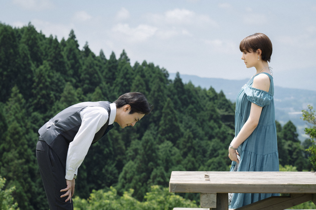 『レプリカ　元妻の復讐』第4話、“すみれ”トリンドル玲奈、“桔平”木村了と旅行に出かけ破滅に導く作戦を決行