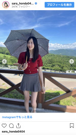 本田紗来、涼しげミニスカコーデを披露　※「本田紗来」インスタグラム