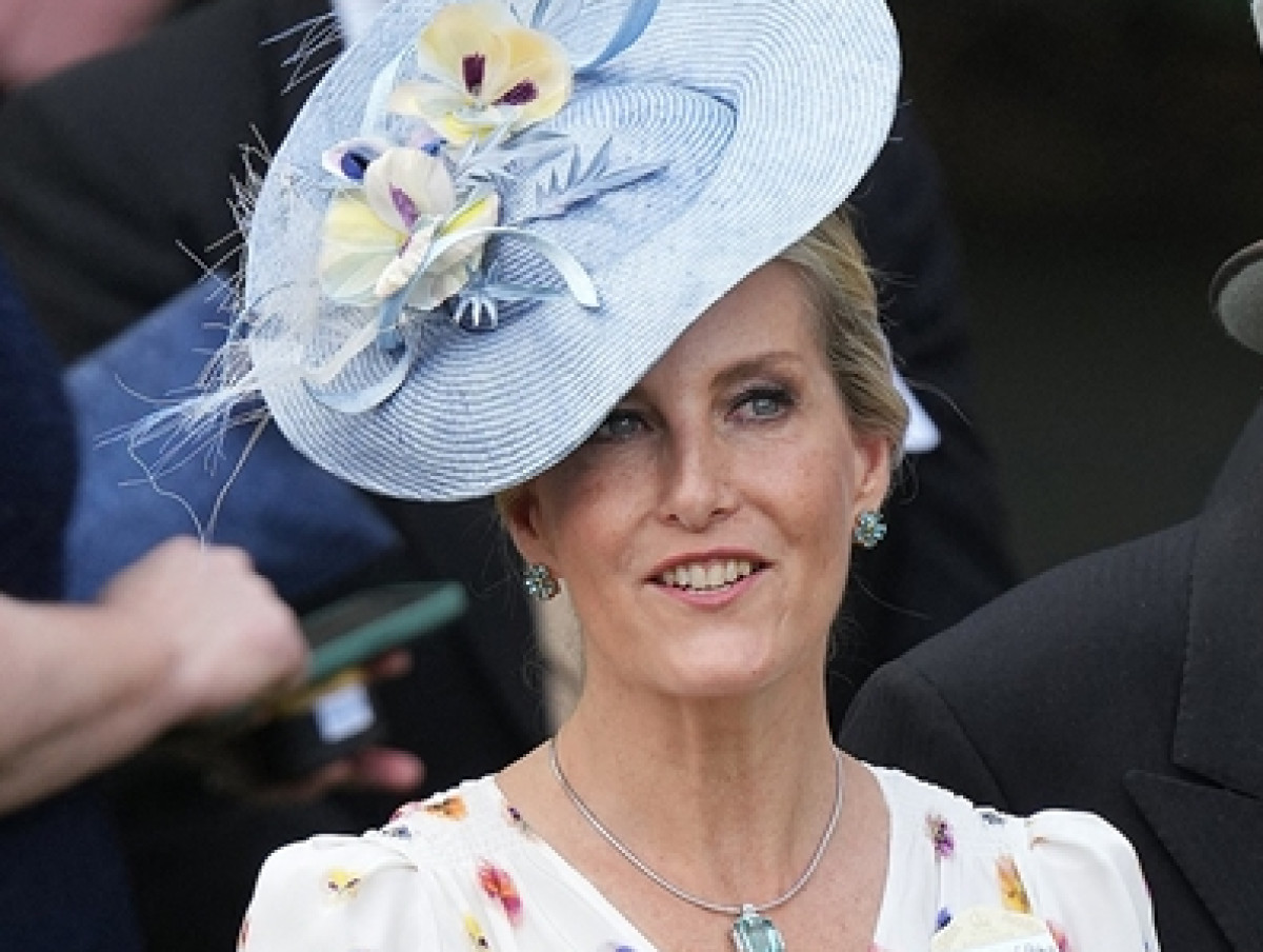 英ソフィー妃、ダイアナ妃にそっくりなことを自覚して葬儀を欠席
