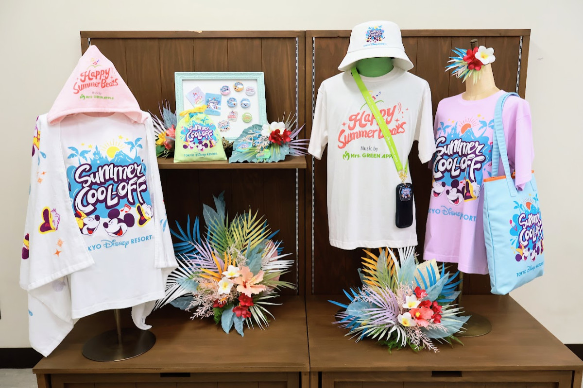 “ミセス×ディズニー”コラボグッズを発売前にチェック！　大容量バッグや暗闇で光るスマホアクセが超かわいい〈実物レポ〉