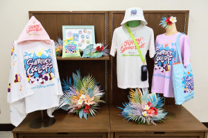 “ミセス×ディズニー”コラボグッズを発売前にチェック！　大容量バッグや暗闇で光るスマホアクセが超かわいい〈実物レポ〉