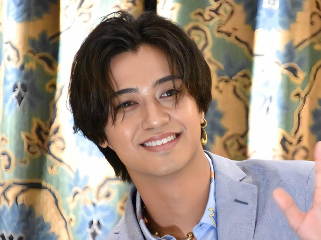 「エトロホーム」銀座本店ショールームローンチイベントに登壇したKing & Princeの高橋海人