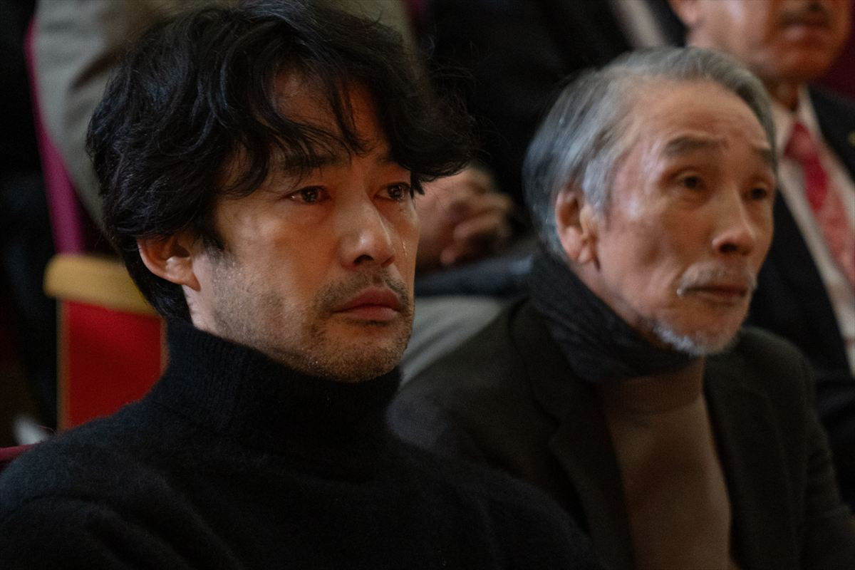 『SPIRIT WORLD』竹野内豊演じる、予期せぬ父親の死に直面したハヤトの場面写真解禁