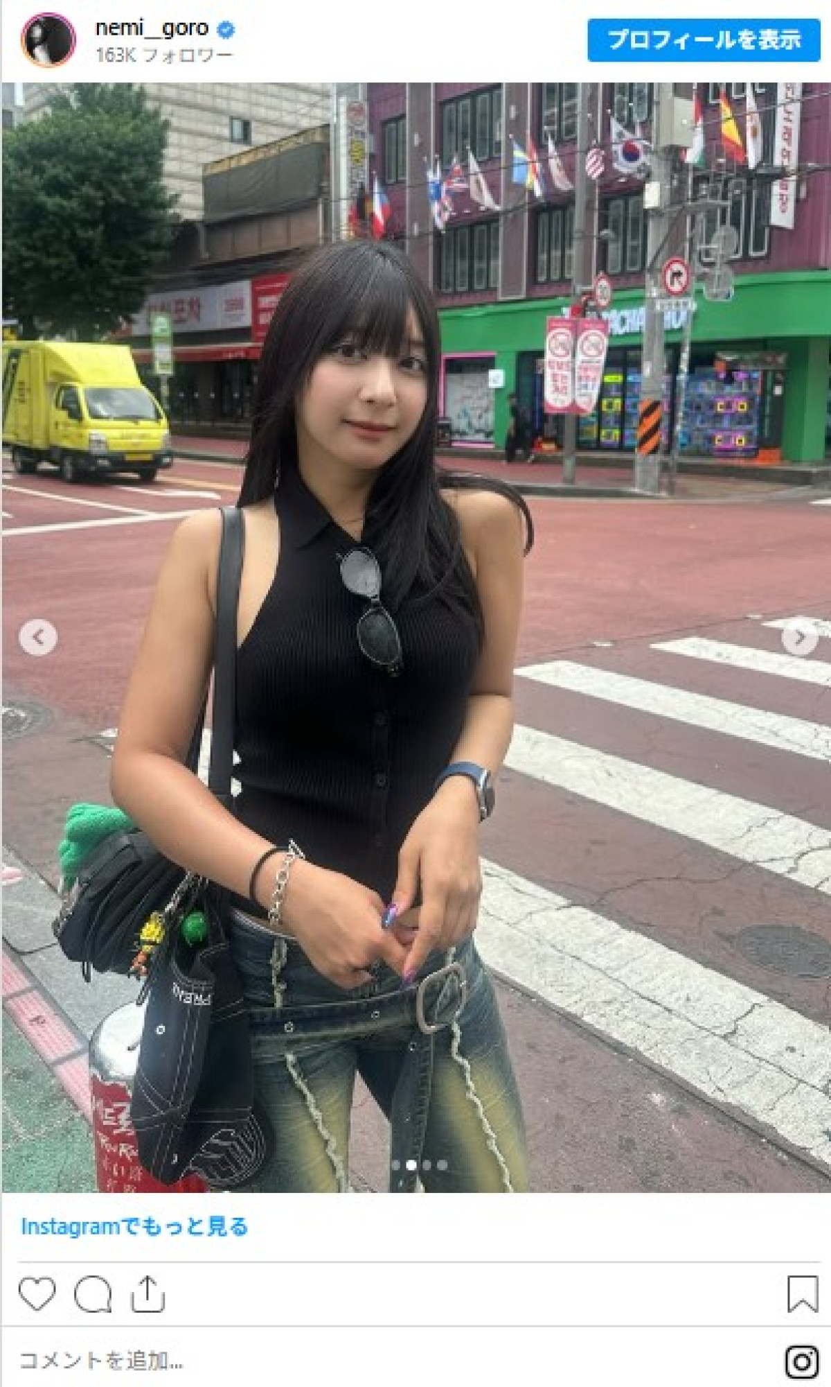 “ブリッジ芸”で話題のグラドル、へそ出し＆ジーンズ姿に反響　8月初投稿！