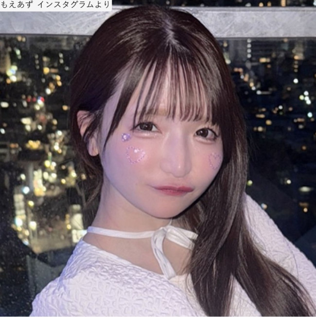 もえあず、ソロショット ※「もえあず」インスタグラム