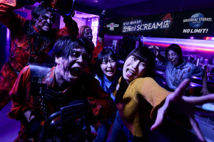 USJの狂暴ゾンビ、東京の「サーティワン」でゲストを襲撃！　3日間限定イベント開幕〈取材レポ〉