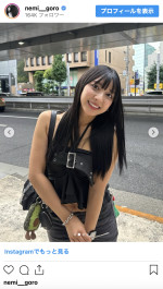 椚マイカ、へそチラ黒コーデを披露　※「椚マイカ」インスタグラム