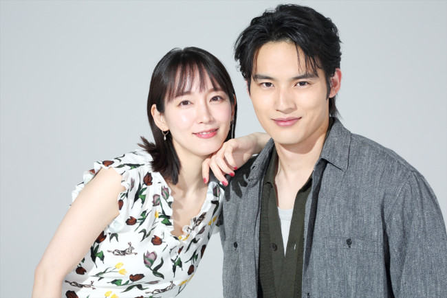 (左から)吉岡里帆、水上恒司
