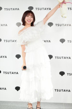 日向坂46・富田鈴花、1st写真集『鈴花サーキット』発売記念記者会見に登場