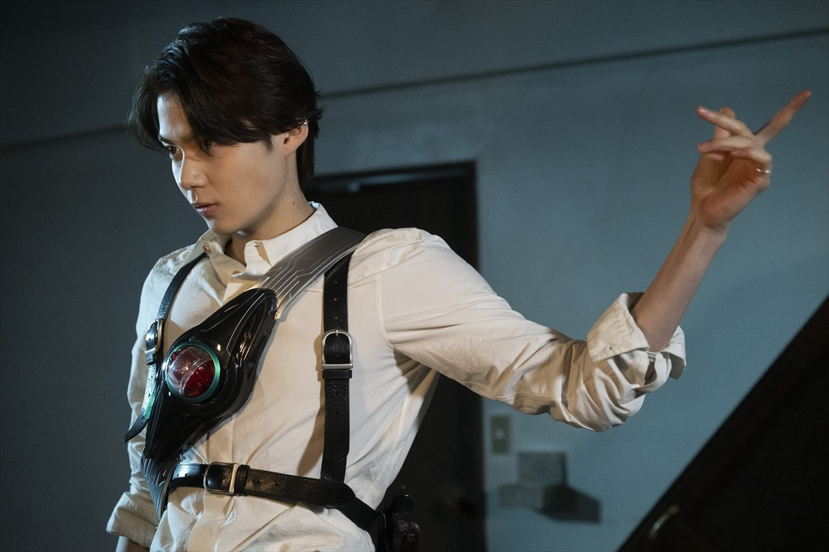 『仮面ライダーゼッツ』第1話「始まる」、胸にベルトを巻いた新たな仮面ライダーの物語がスタート！