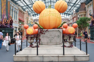 20250916_「ディズニー・ハロウィーン」ランド装飾＿ワールドバザール