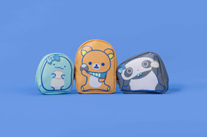 “すみっコぐらしやリラックマ”のポーチがコンビニで買える！　特別イラスト使用の2種展開へ