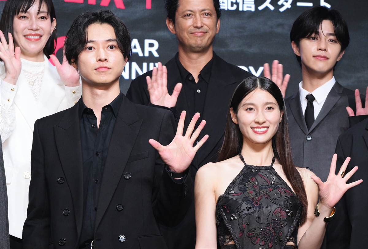 磯村勇斗、『今際の国のアリス』で共演の毎熊克哉と相思相愛「ずっとバディ」「もう離れられない」