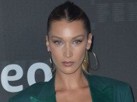 ベラ・ハディッドが入院中の写真を投稿　ファンから声援やお見舞いの声