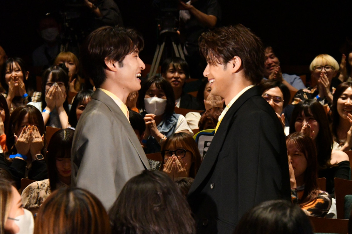 森崎ウィン＆向井康二、『（LOVE SONG）』で初共演　お互いの印象は「はじめまして感がなかった」「フィーリングが合った」