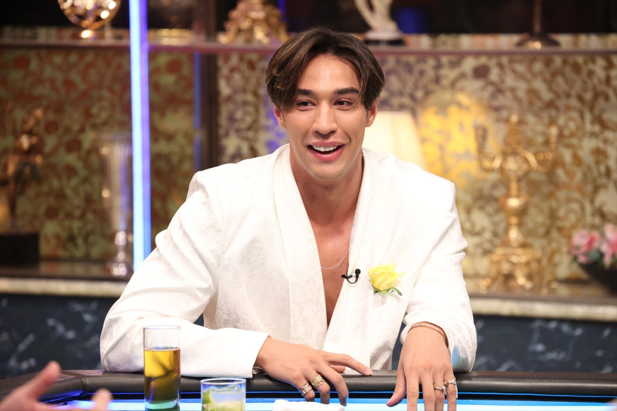 花澤香菜、おしゃれ目的でのサングラスのかけ方を相談するも思わず悲鳴？　今夜の『酒のツマミになる話』