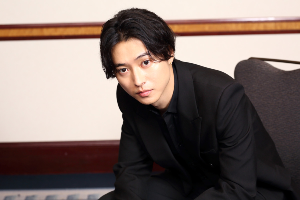 山崎賢人＆土屋太鳳、朝ドラ以来の夫婦役に息ぴったり　「前世でも出会っていたのかも」