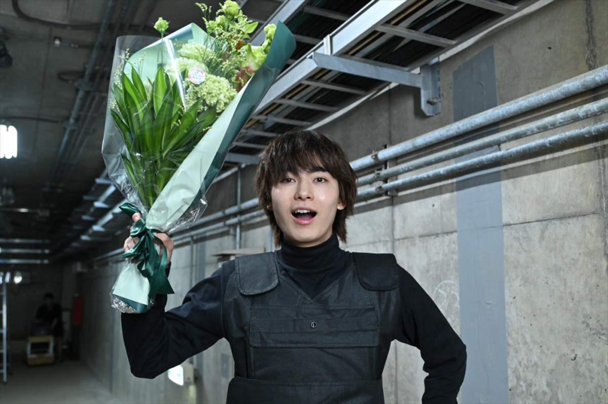 今夜最終回『DOPE　麻薬取締部特捜課』撮了！　高橋海人「毎日来るのが楽しかった」　中村倫也「思う存分好き放題やれた」