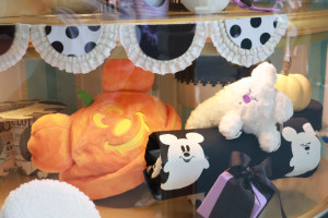 20250916_「ディズニー・ハロウィーン」ランド装飾＿ワールドバザール