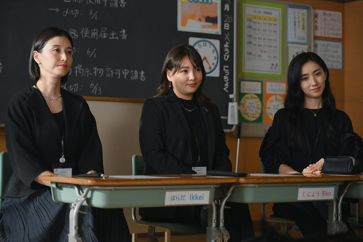 『フェイクマミー』第4話 “茉海恵”川栄李奈、“薫”波瑠の妹として学校のファミリーデーに参加