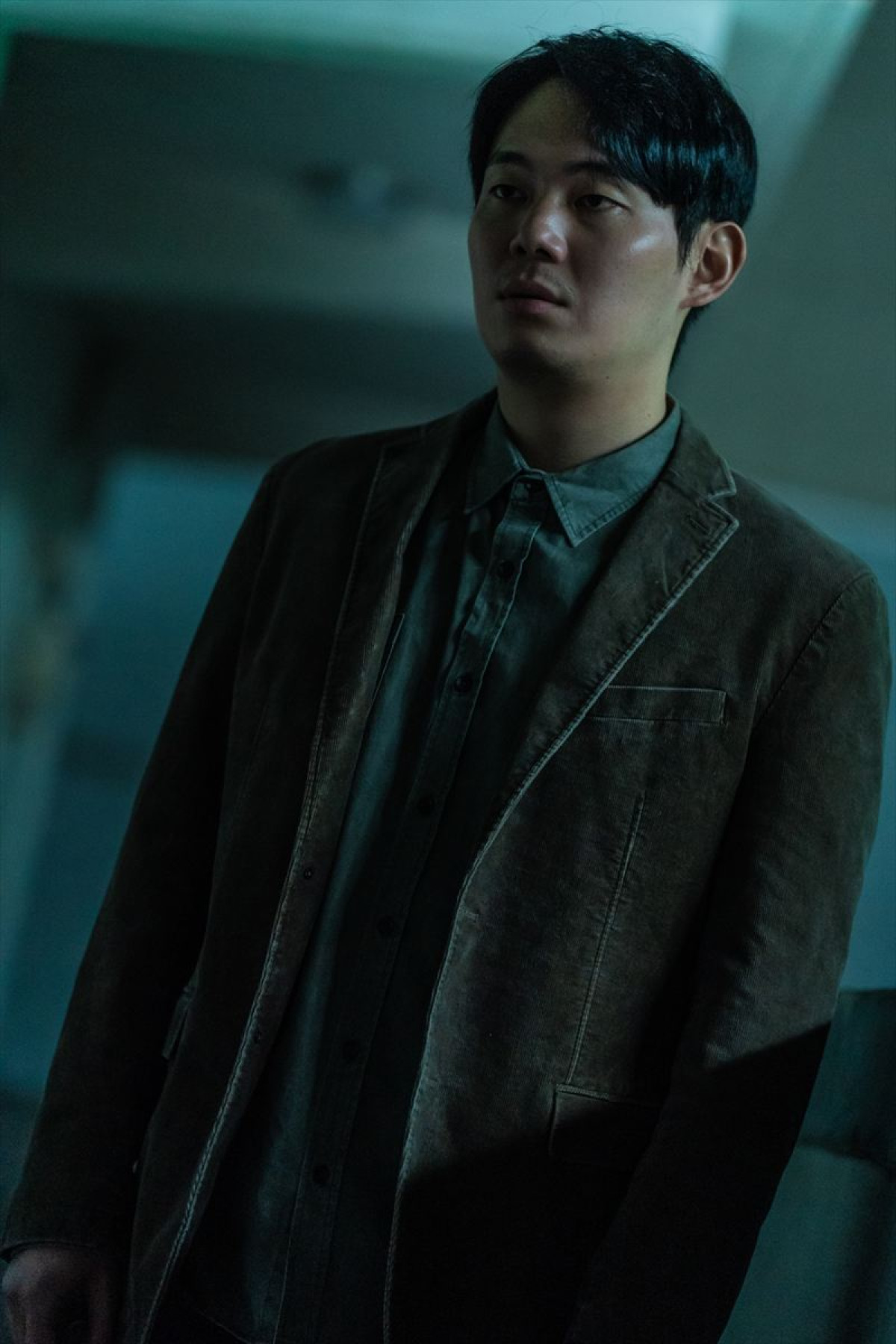 韓国発ホラー『層間騒音』恐怖の団地にはびこる不穏なアイテム・人物カットが一挙解禁