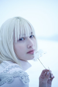 橋本愛『20代ラスト写真集』より