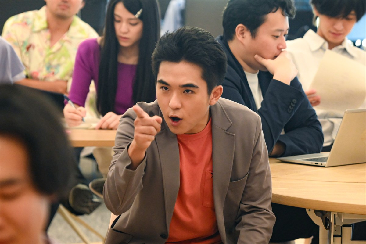 『フェイクマミー』第4話 “茉海恵”川栄李奈、“薫”波瑠の妹として学校のファミリーデーに参加