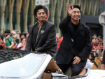 「第71回名古屋まつり」行列に『豊臣兄弟！』特別隊として参加した（左から）小栗旬、仲野太賀