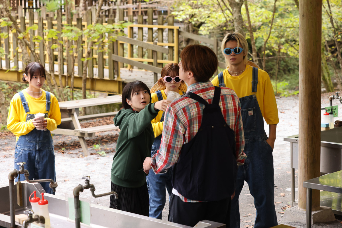 『ESCAPE』“結以”桜田ひより&“大介”佐野勇斗たちが仮装して街へ 「青春」「愛おしい」の声