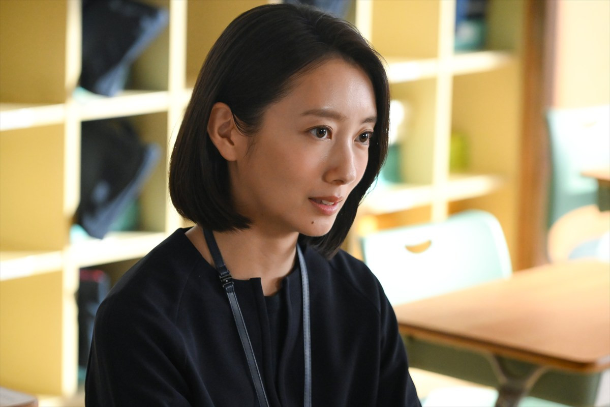 『フェイクマミー』第4話 “茉海恵”川栄李奈、“薫”波瑠の妹として学校のファミリーデーに参加