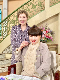『徹子の部屋』で再会を果たした（左から）浜木綿子、黒柳徹子