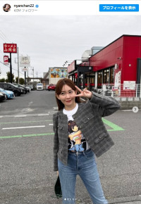 キャラTもかわいいけど　脚が長すぎる！　小嶋陽菜　※「小嶋陽菜」インスタグラム