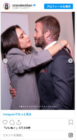 ヴィクトリア・ベッカムのショーに家族が集結　不仲の長男ブルックリンの姿はなし※「Victoria Beckham」インスタグラム
