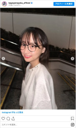 潮紗理菜と“夜のおさんぽ”を楽しむ影山優佳　※「影山優佳」インスタグラム