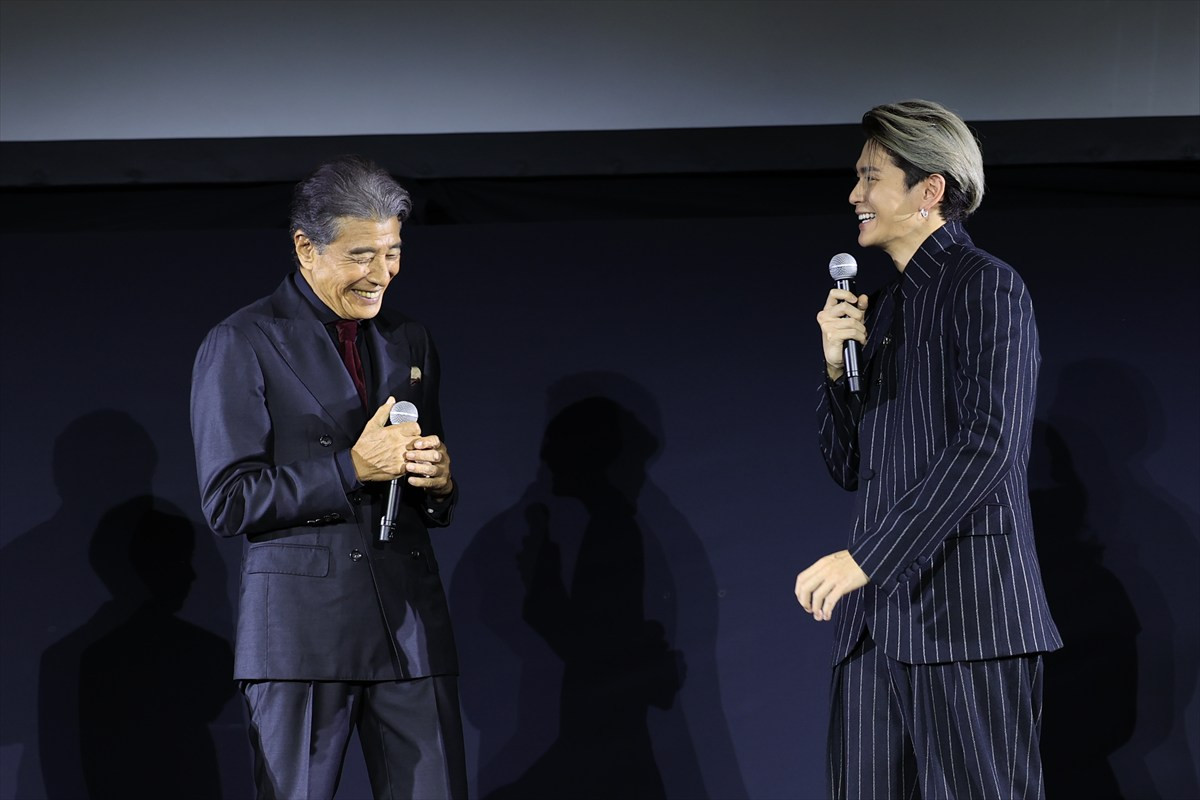 『港のひかり』、主演・舘ひろし＆藤井道人監督らが輪島市でレッドカーペットをかっ歩「プレミア上映はこの輪島でやりたかった」
