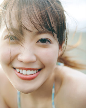 櫻坂46・松田里奈1st写真集、第一回YouTube配信限定ダブル特典「B3サイズ折り目なしポスター」