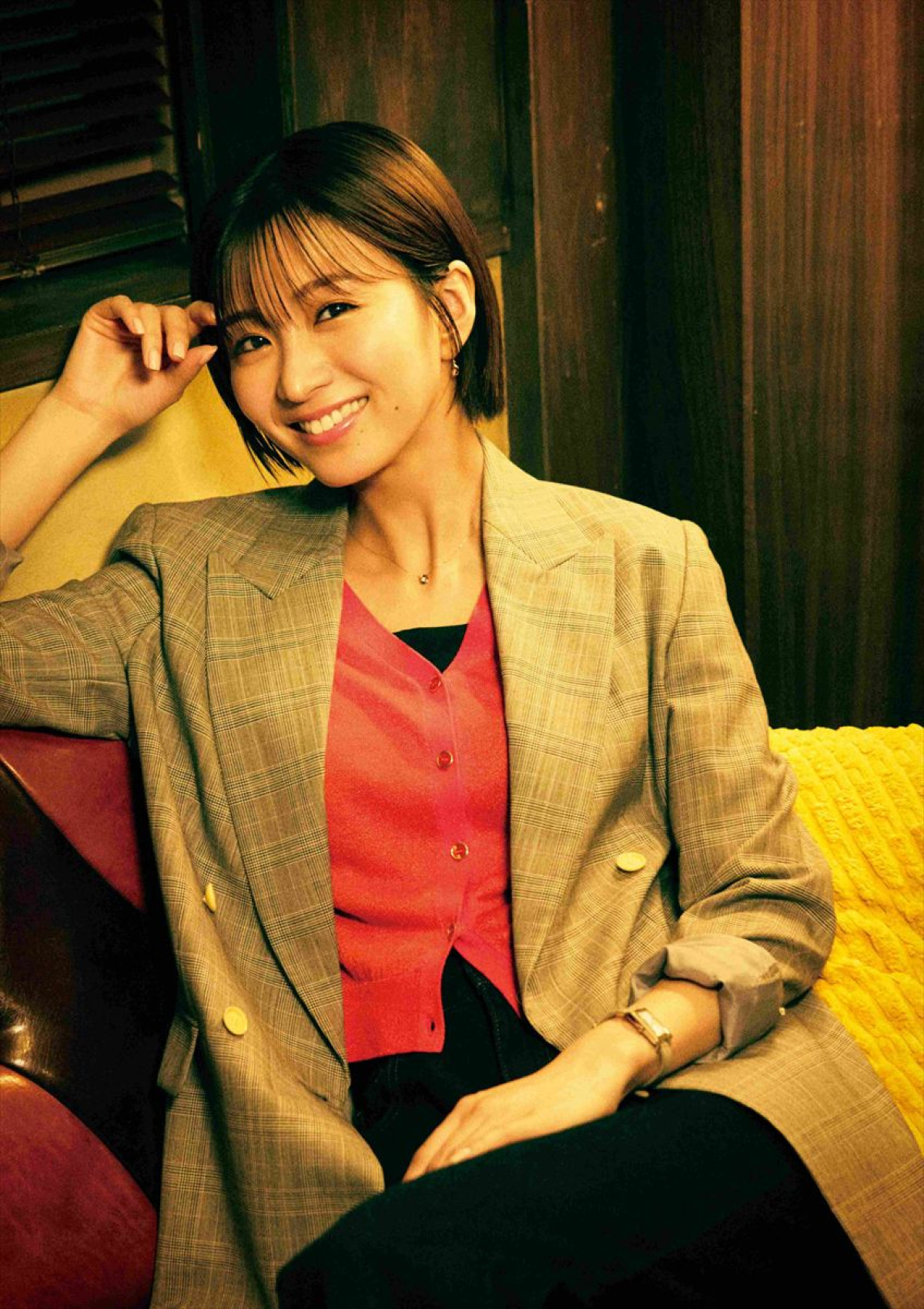 ドラマ『プロフェッショナル　保険調査員・天音蓮 』に出演する岡崎紗絵