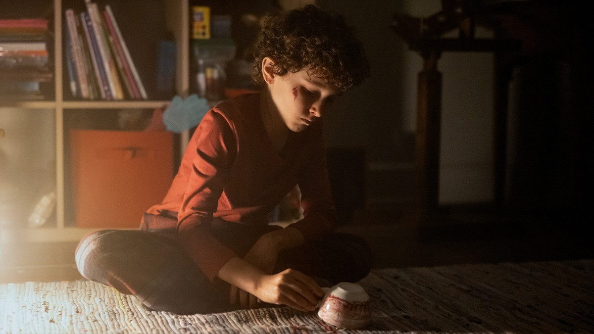 「青い線を超えると死ぬ。」ジェームズ・ワン製作総指揮のホラー・スリラー『ティーカップ』日本初上陸＆予告解禁