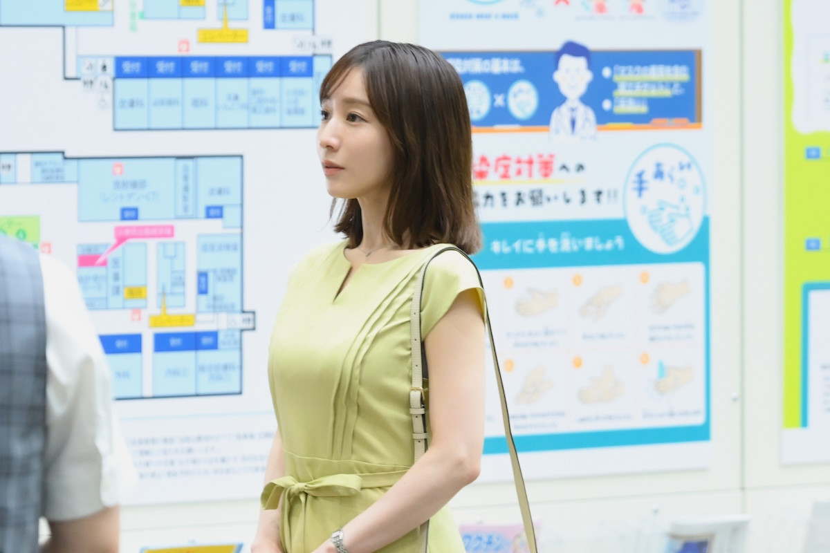 『フェイクマミー』第6話 “薫”波瑠、母に付き添って病院へ　思いがけない人物と出くわす