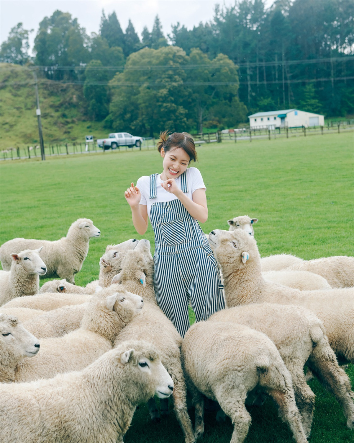 櫻坂46・松田里奈、11.18に1st写真集発売記念YouTube生配信実施！　同日限定販売の写真集ダブル特典絵柄を公開