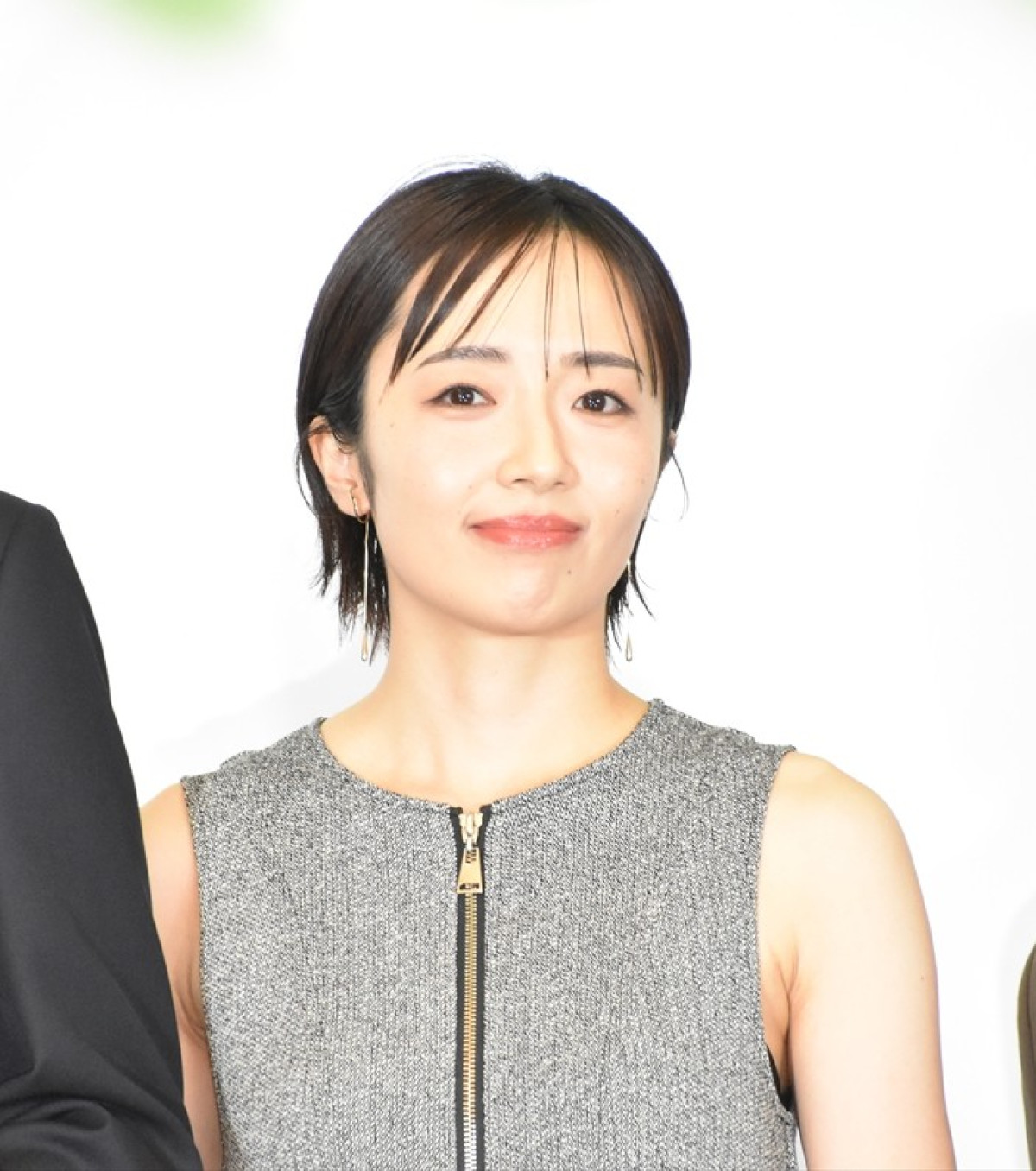 浜辺美波、目黒蓮の印象は「思っていた50倍以上は忙しそう」