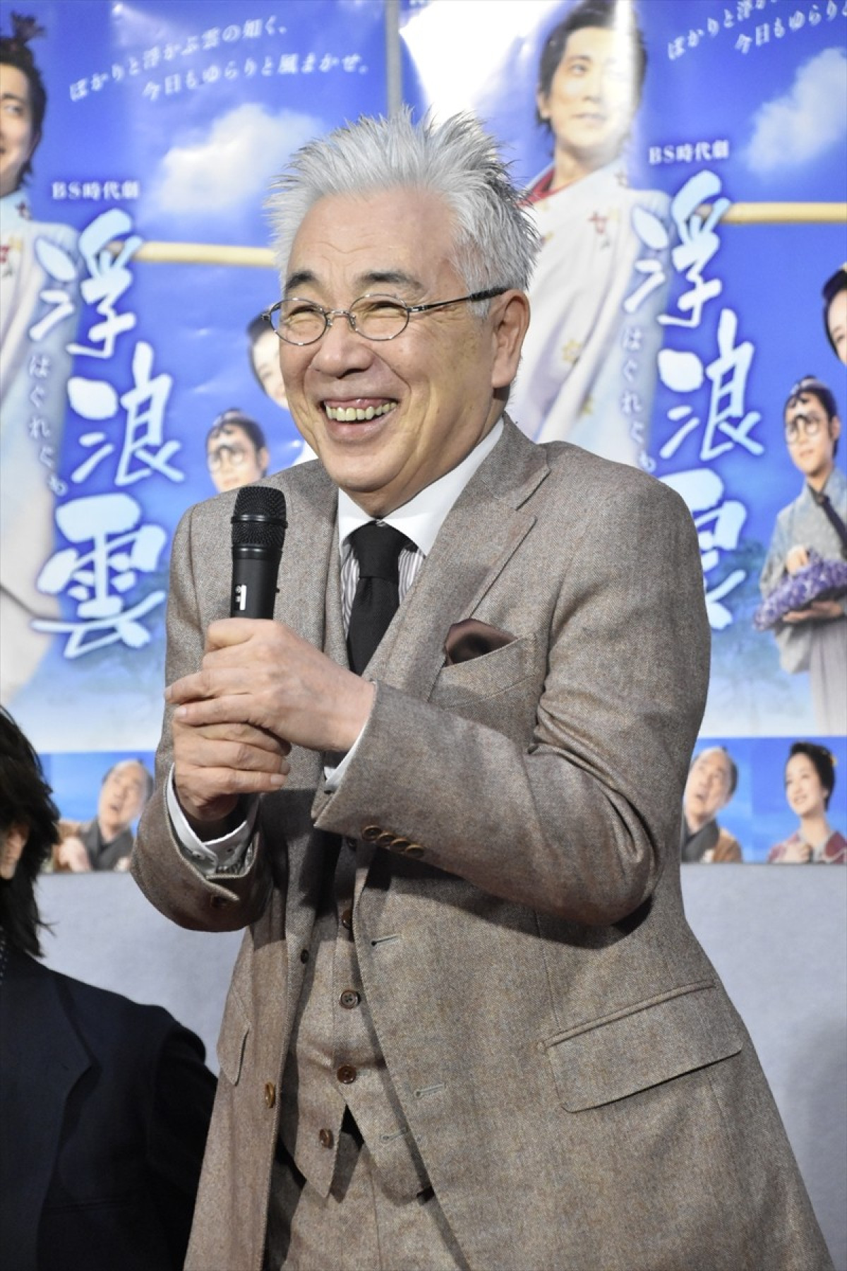 佐々木蔵之介、倉科カナと夫婦役でガッツポーズ　一緒に布団に入るシーンで「NHKで可能な限りのことを…」