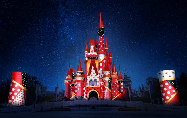 写真）TDL、シンデレラ城が“ミニーの世界観”に包まれる！ 夜の環境演出