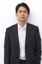 夜ドラ『替え玉ブラヴォー！』に出演する吉沢悠